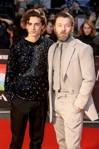 Timothee Chalamet ve Joel Edgerton, İngiltere 'nin başkenti Londra' da 3 Ekim 2019 'da Odeon Luxe Leicester Meydanı' nda düzenlenen 63..