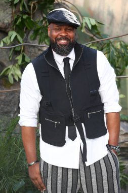 Bechir Sylvain 17 Haziran 2025 'te Londra' daki Odeon Luxe Leicester Meydanı 'nda düzenlenen Jurassic World Rebirth World Premiere' e katıldı..