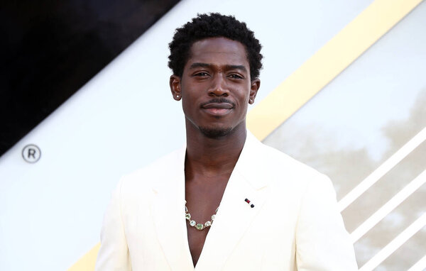 Дэмсон Идрис посещает европейскую премьеру F1 The Movie в Cineworld Leicester Square 23 июня 2025 года в Лондоне, Англия.