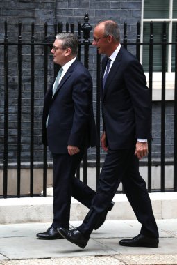 Friedrich Merz, Almanya Başbakanı ve İngiltere Başbakanı Sir Keir Starmer 17 Temmuz 2025 'te İngiltere' nin başkenti Londra 'ya vardılar..