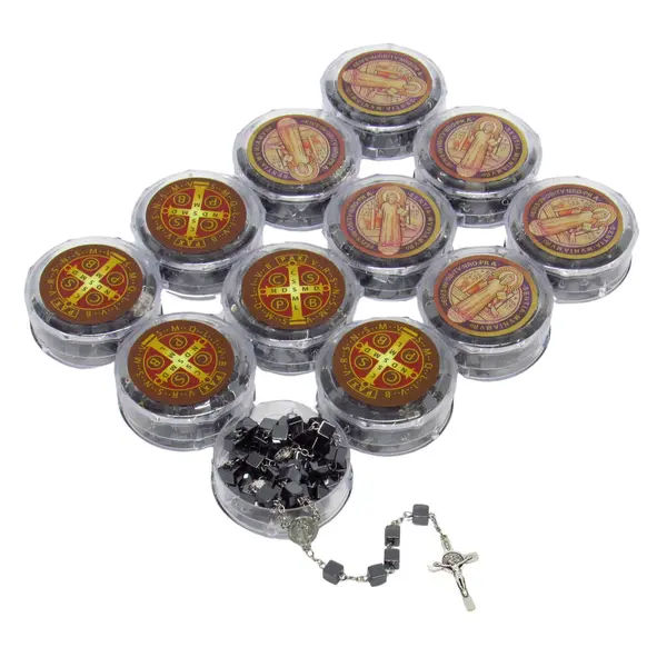 Her biri gümüş zincirli ve küp şeklinde boncuklu St. Benedict siyah hematit tespihi içeren 12 akrilik kutu seti. 