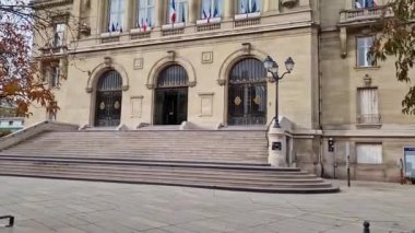 Paris 'in kuzeybatısındaki Asnieres Belediye Binası, Fransa. Asnires-sur-Seine Mairie dış görünüş