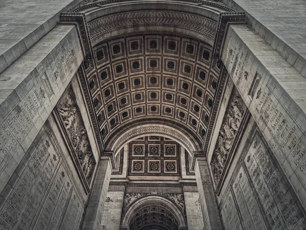 Widok Pod Łukiem Triumfalnym Paryż Francja Architektoniczne Szczegóły Słynnego Arc — Zdjęcie stockowe
