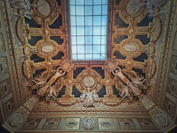Teto Dourado Com Detalhes Arquitetônicos Salão Carre Dentro Museu Louvre — Fotografia de Stock