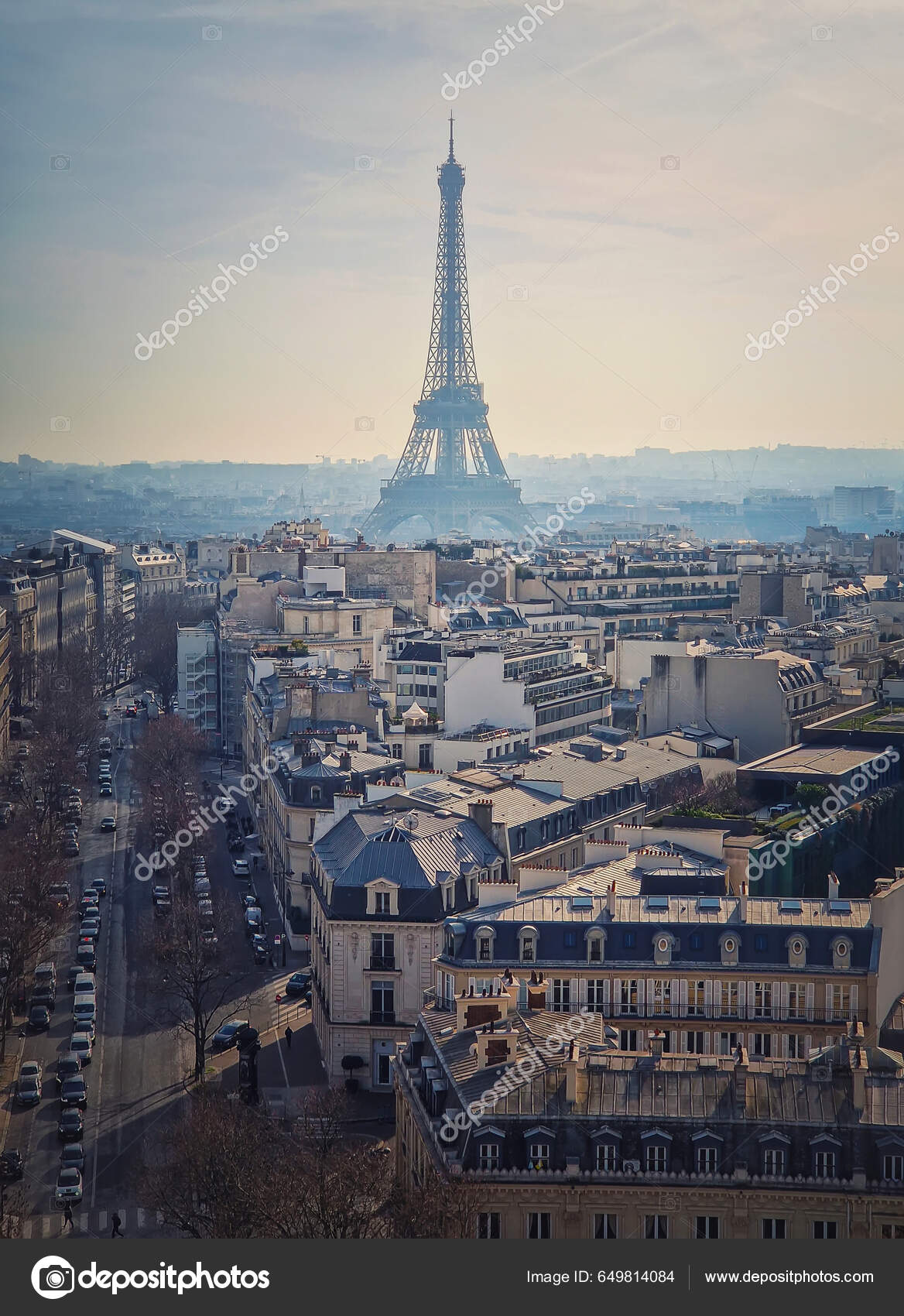 フランスのエッフェル塔を望むパリの街並み 歴史的な建物 ランド