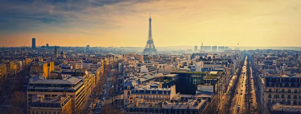 Smog Över Paris Stad Frankrike Foggy Solnedgång Till Eiffeltornet Grund — Stockfoto
