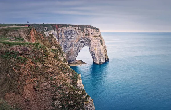 Sightseeing View Porte Aval Natural Arch Cliff Washed Atlantic Ocean — Stockfoto