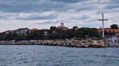 Bulgar Karadeniz kıyı şeridi Nessebar adasına bakan tatil beldeleri