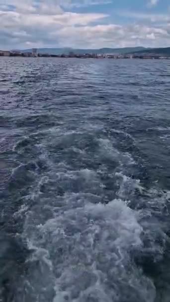 Вид Сзади Движущейся Моторной Лодки — стоковое видео