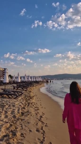 Aesthetic Young Woman Rear View Walking Beach Watching Sunrise Hills — Stock Video