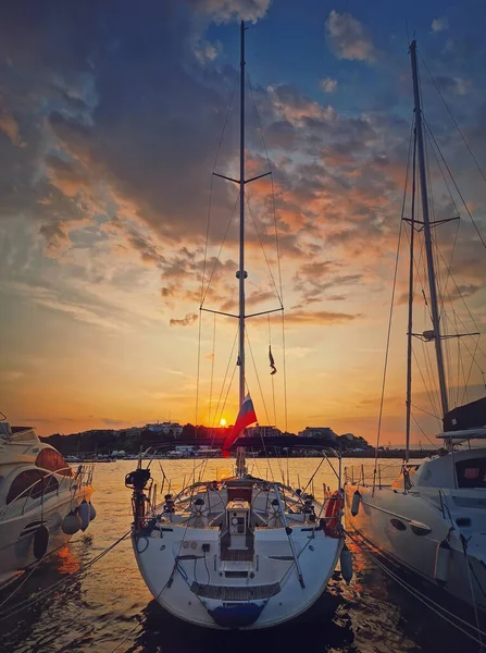 Sunset Scene Harbor Seen Yachts Moored Deck Ancient Town Nessebar — Stock Photo, Image