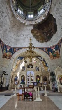 Moldova 'daki Aziz Niklas Manastırı' nda. Hristiyan Ortodoks kilisesinin kapalı mekanları Doğu Avrupa kültürü için ayırt edici bir mimari tarzıyla