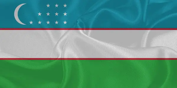 Özbekistan Bayrağı Rüzgarda Dalgalanıyor