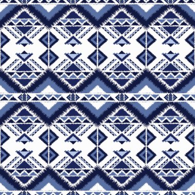 Bu bohem stil vektör illüstrasyonunda kabile geometrik desenleri ve ikat sanatı birleşir. Kot ve mavi taşlardan oluşan hafif bir arka plan moda ve dekorasyon için minimalist bir etnik tarz yaratır..