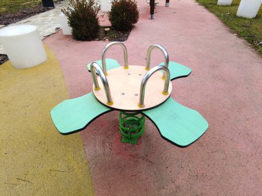 Oyun parkında ekipman oyna