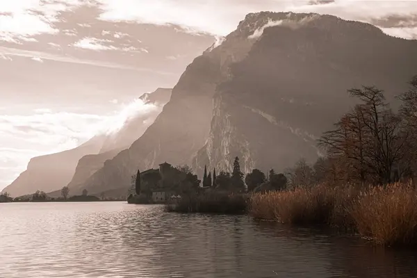 Dağlarda güzel bir gün batımı