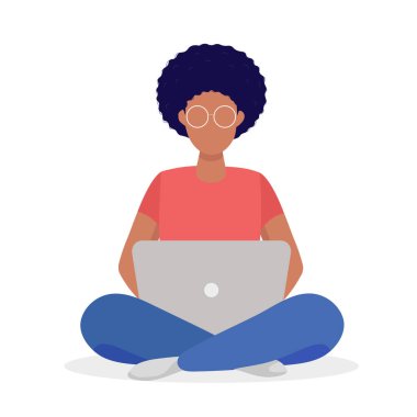 Yang, gözlüklü adam bilgisayarda oturuyor ve çalışıyor. Düz bir şekilde vektör illüstrasyonu. Beyaz arkaplanda izole.