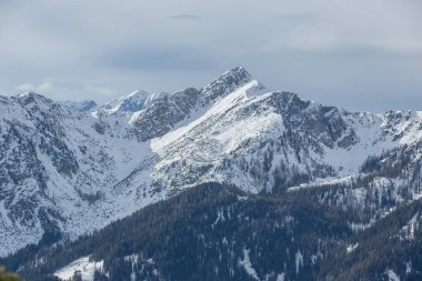 İtalyan Dolomitlerinde kış mevsimi, İtalya