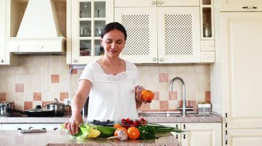 sağlıklı yemek hazırlama kadın