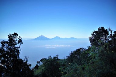 Dağın üstünde güzel bir gün batımı