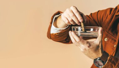 Duvar kağıdı içmeyi bırak, Duvar kağıdı içmeyi bırak.