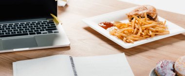 Lezzetli hamburgerli laptop