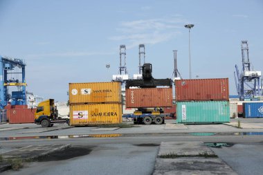 Crane, Topraktan Taşıyıcı