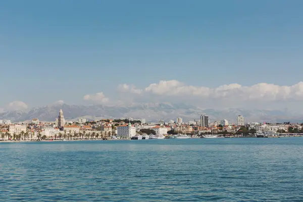 Hırvatistan 'ın küçük tekneleriyle resmi bir kıyı kenti olan Split,