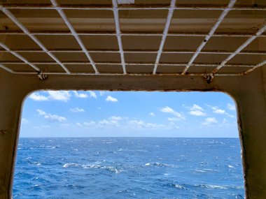 Pencereden açık denizlere