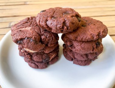 yumuşak çikolatalı kurabiyeler.