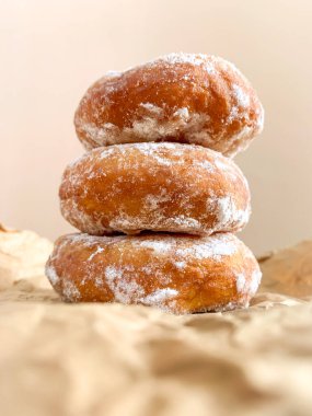 krema şeker ile çörek.