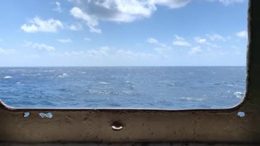 Pencereden açık denizlere