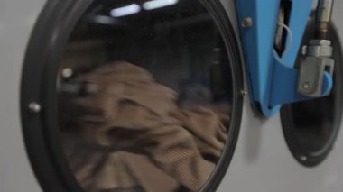 Tekstil fabrikası. sanayi çamaşır makinesi