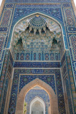 Guri Amir veya Gur Emir, Özbekistan 'ın Semerkand kentindeki Moğol fatihi Amir Temur veya Tamerlane' in mozolesidir.