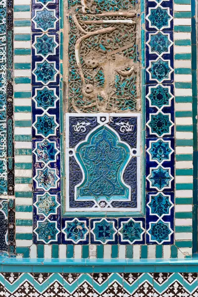 Shah-i-Zinda Semerkant, Özbekistan 'da bir nekropoldür.