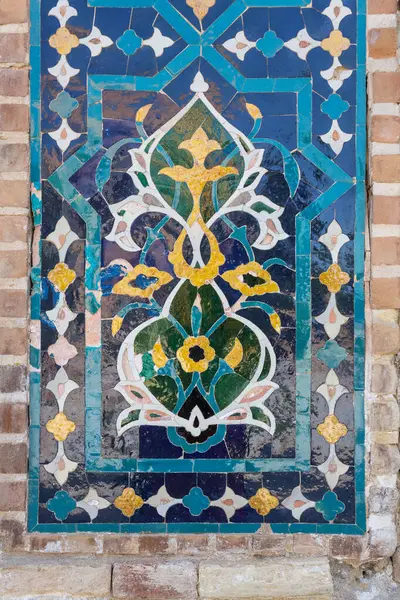 Guri Amir veya Gur Emir, Özbekistan 'ın Semerkand kentindeki Moğol fatihi Amir Temur veya Tamerlane' in mozolesidir.