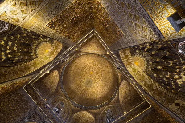 Guri Amir 'in ya da Gur Emir' in, Özbekistan 'ın Semerkand kentindeki Moğol fatihi Amir Temur' un ya da Tamerlane 'in mozolesi.