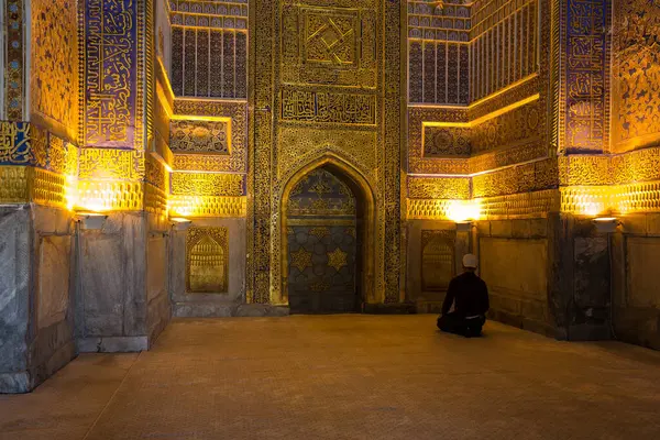 Ulugh Beg Madrasa, Özbekistan 'ın Semerkant kentinde bulunan bir medresedir.