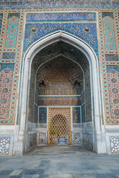 Ulugh Beg Madrasa, Özbekistan 'ın Semerkant kentinde bulunan bir medresedir.