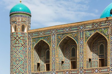 Tilya Kori Madrasa (ayrıca Tila-Kori Madrasa olarak da bilinir), Semerkand 'ın tarihi merkezinde bulunan 17. yüzyıl medresesi.