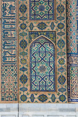 Semerkant, Özbekistan 'daki Registan meydanında Ulugh Dilenci Madrasah cephesi