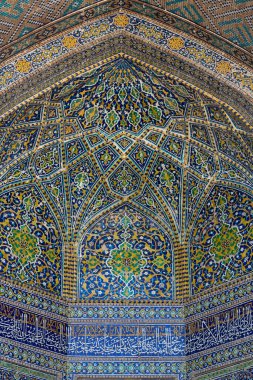 Sher-Dor Madrasah, Özbekistan 'ın Semerkant kentinde 17. yüzyıldan kalma bir medresedir.