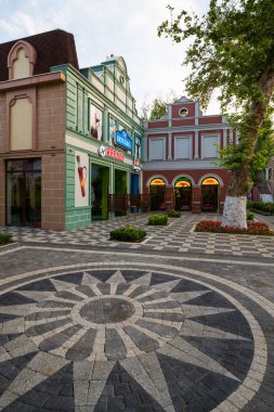 TASHKENT, UZBEKISTAN - 20 Nisan 2022: Büyülü Şehir, Özbekistan 'ın başkenti Taşkent' teki modern bir lunapark