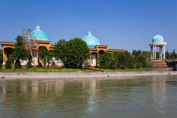 Taşkent, Özbekistan 'daki siyasi baskı mağdurlarının anısına anıt kompleksi ve park