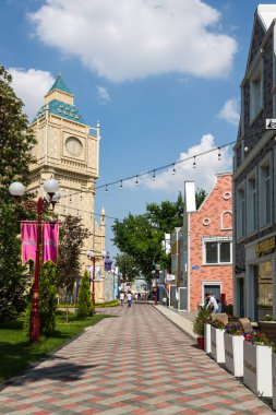 TASHKENT, UZBEKISTAN - 22 Nisan 2022: Büyülü Şehir, Özbekistan 'ın başkenti Taşkent' teki modern bir lunapark