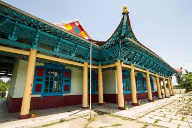 Kırgızistan Karakol 'daki Dungan Camii' nin ahşap tarihi binasının manzarası