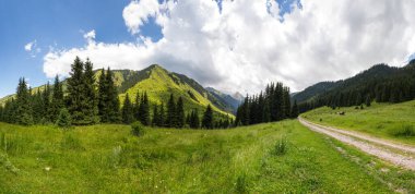 Karakol Vadisi, Kırgızistan 'ın Kırgızistan bölgesindeki en popüler turizm merkezlerinden biridir.