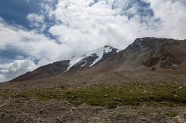Barskoon Vadisi Kırgızistan 'da bulunan pitoresk vadilerden biridir. Vadi Ala-Too dağ sisteminin bir parçasıdır.