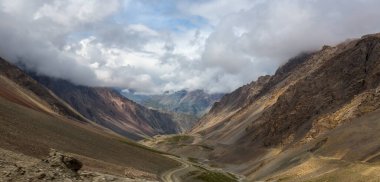 Barskoon Vadisi Kırgızistan 'da bulunan pitoresk vadilerden biridir. Vadi Ala-Too dağ sisteminin bir parçasıdır.
