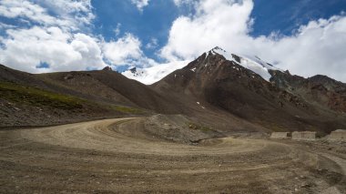 Barskoon Vadisi Kırgızistan 'da bulunan pitoresk vadilerden biridir. Vadi Ala-Too dağ sisteminin bir parçasıdır.